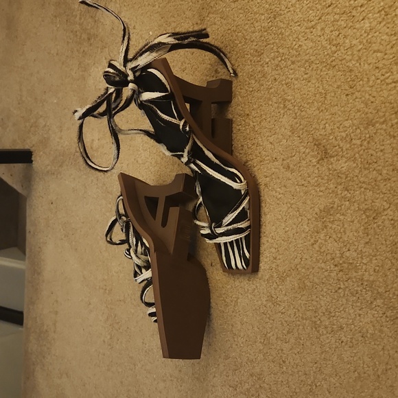 Sandals - Picture 3 of 4